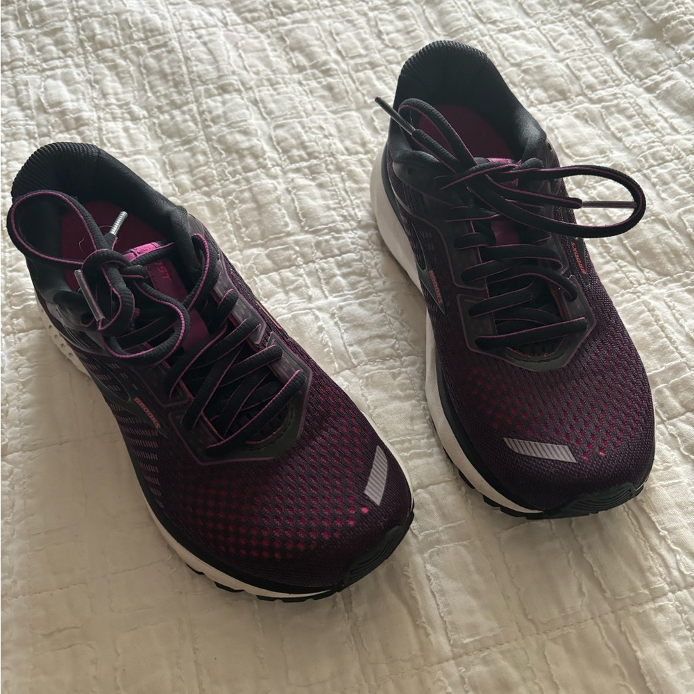 Brooks Ghost 12 woman’s sneakers
